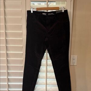 Burgandy Velvet Mid-Rise Jegging
